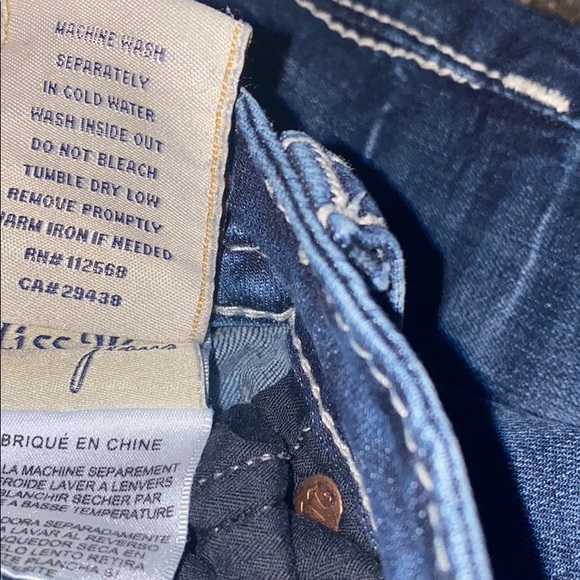 Miss Me Signature Skinny - Picture 9 of 9